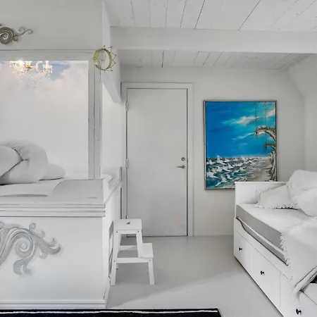 One-bedroom In Apartment *